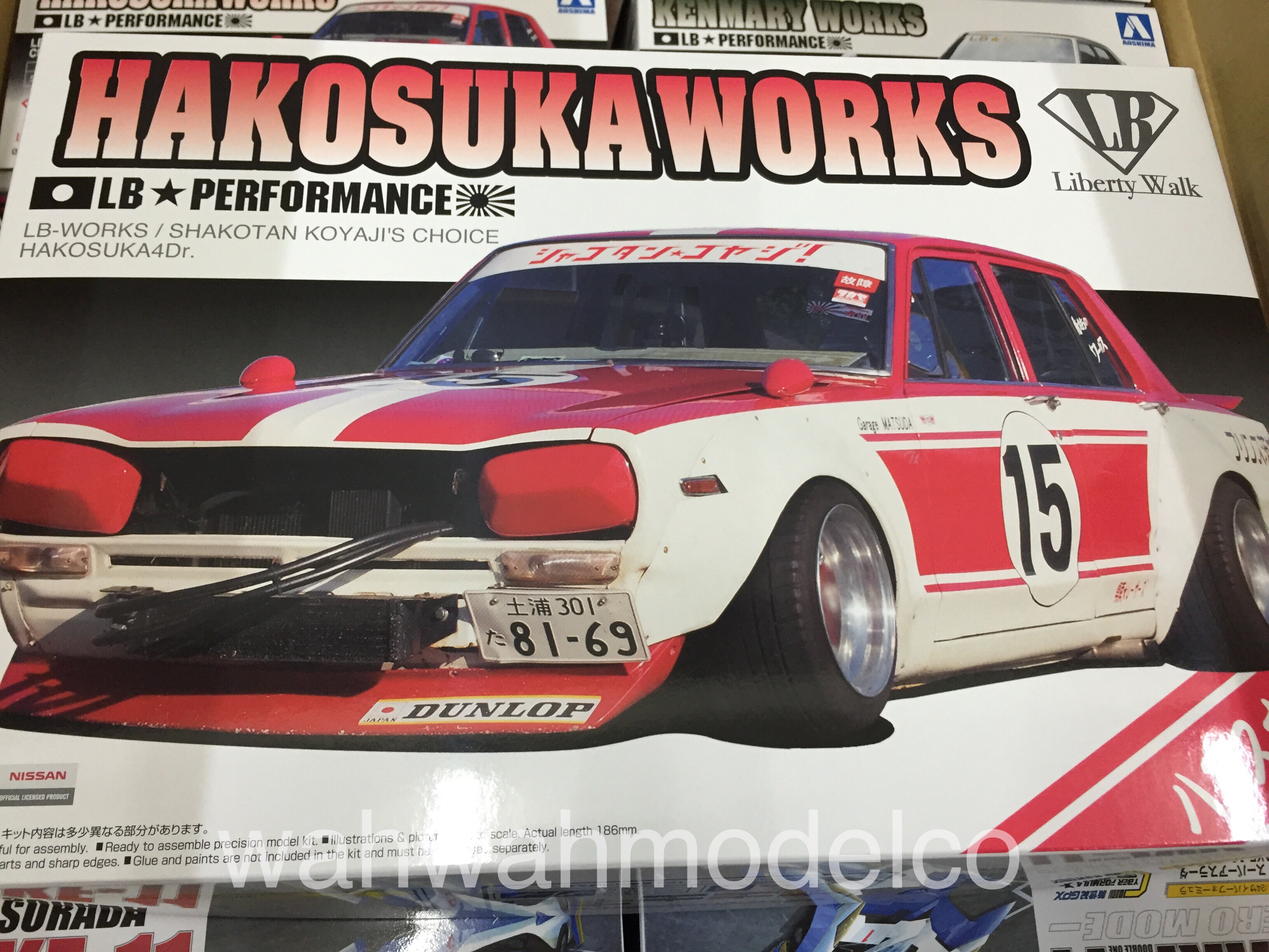Aoshima 051269 LB-Works Nissan Skyline Hakosuka Works 4Dr 1/24 scale kit
